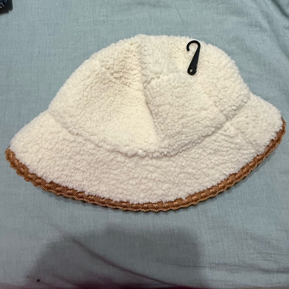 Ugg Uggfluff scalloped faux fur bucket hat - Picture 3 of 3